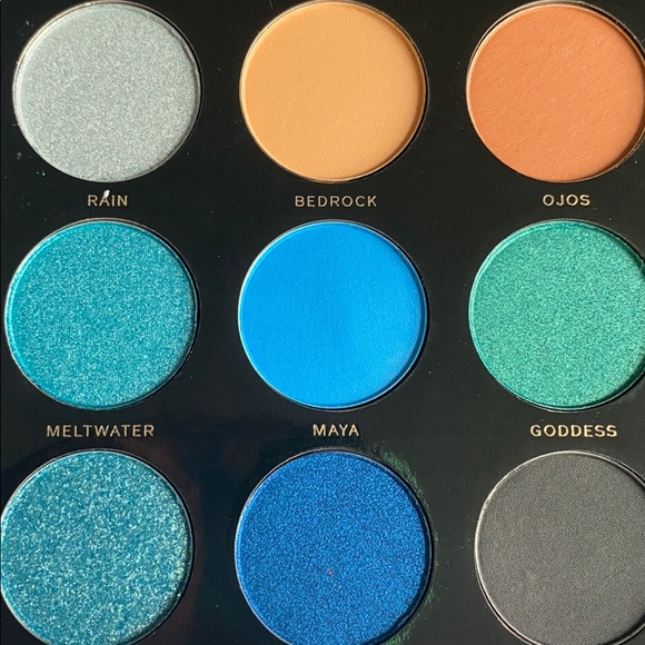 Hipdot Eyeshadow Pallette - Picture 3 of 5